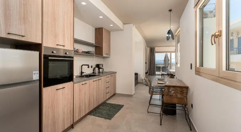 Cove Luxury Suites - Image 1