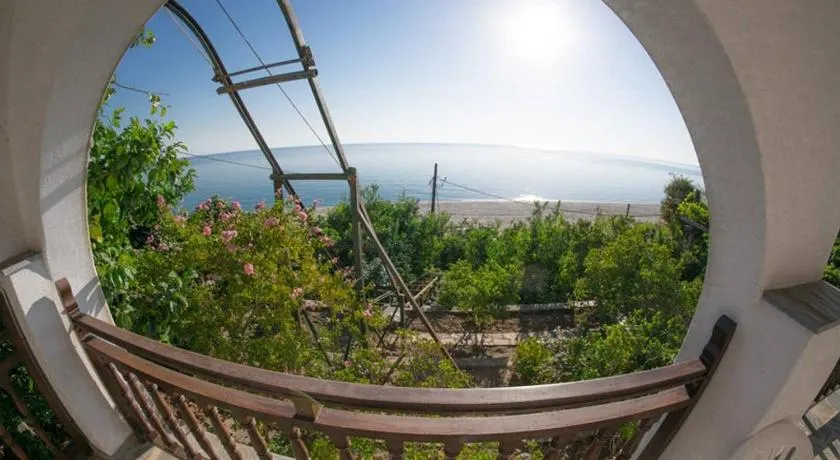 Beach house Chorefto - Image 1