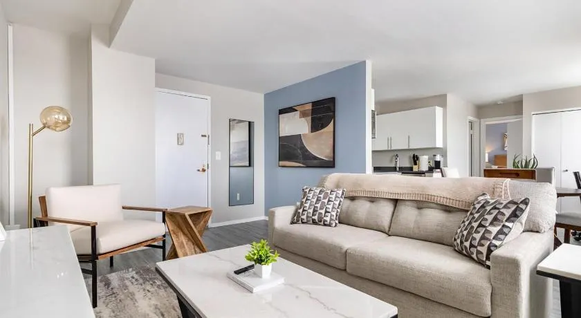 Landing Chic 1BD Gym - Image 1
