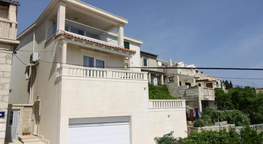 Apartments by the sea Sumartin, Brac - 2951 - Image 1
