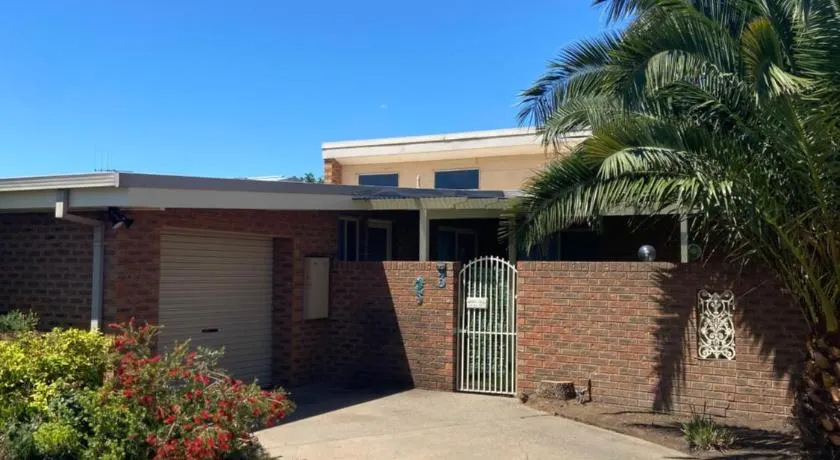 Yarrawonga Holiday Home - Image 1