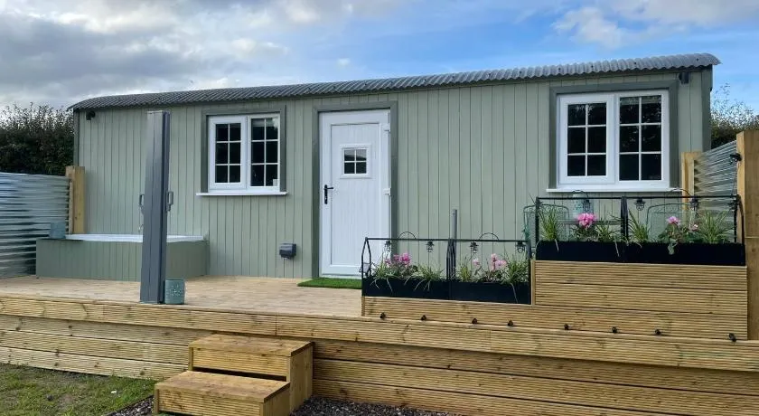 The Swift, Shepherds Hut at Bee Happy Breaks Scotland - Image 1