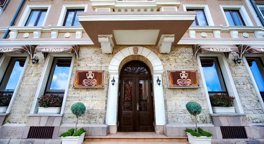 Hotel Antique - free private parking - Image 1