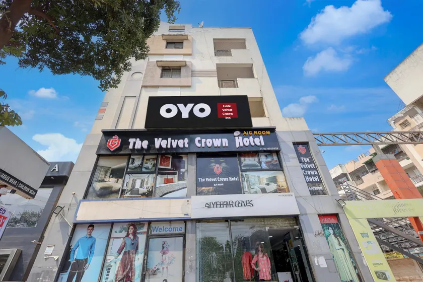 Hotel O The Velvet Crown Hotel - Image 1