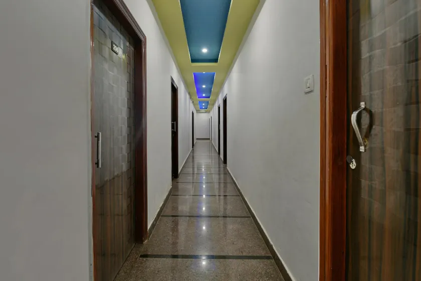Collection O Sandhya Hotel - Image 1