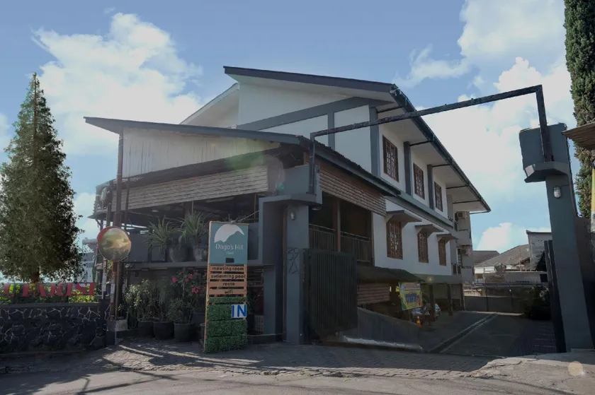 Dago's Hill Hotel - Image 1