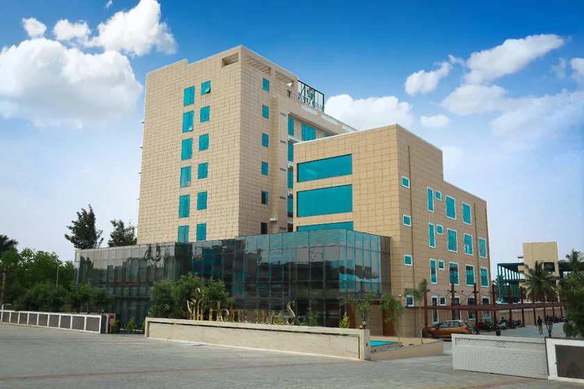 Hotel Hills - Image 1