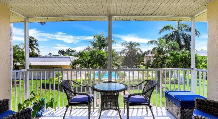 Seawatch 2-205: 2 BR, 2 BA Condominium à Marco Island, pour 6 personnes - Image 1