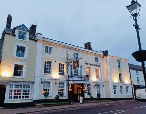 Crown Hotel Brackley - Image 1