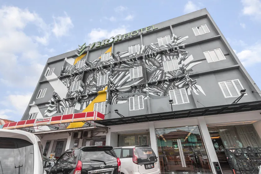 Versa Hotel - Image 1