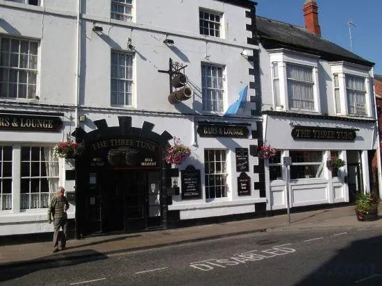 Three Tuns Hotel - Image 1