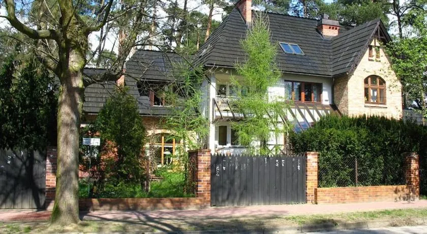 Pokój w domu z ogrodem w Milanówku - Image 1