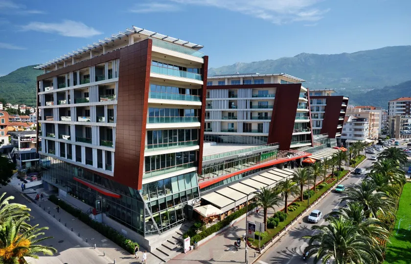 Condo Studio Plaza - Image 1