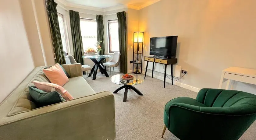 18PG Dreams Unlimited - Budget Flat w free parking - Slough Windsor Heathrow - Image 1