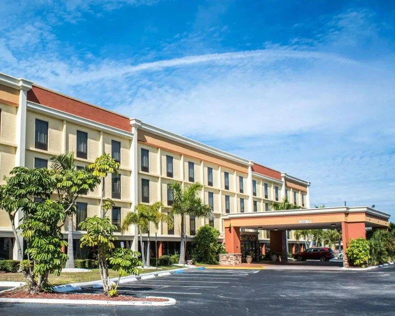 Comfort Inn & Suites St. Pete - Clearwater International Airport - Image 1