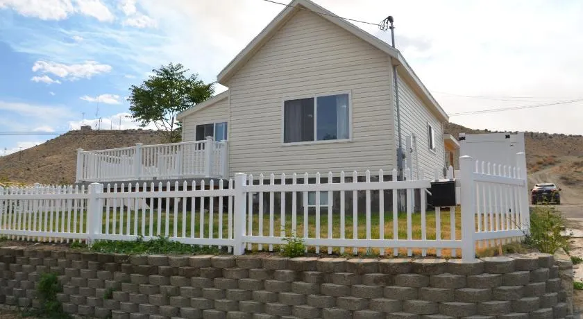Baby Blue Sky - Price 2bd - Newly remodeled - nearby trails - Image 1