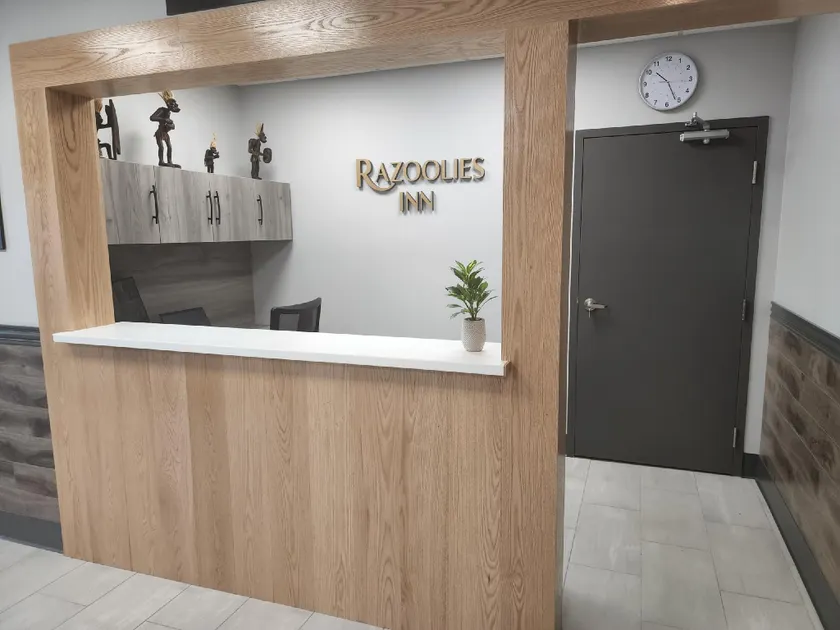 Razoolies Inn - Image 1