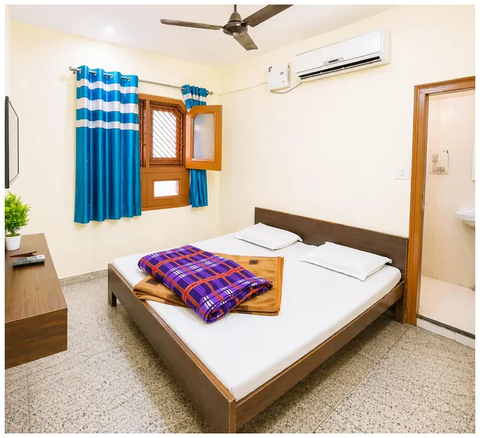 Goroomgo Gayatri Guest House Haridwar Near Railway Station and Har ki Pauri - Image 1