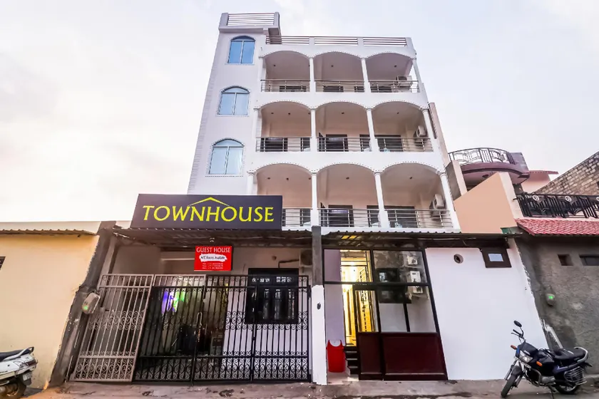 Hotel O Townhouse - Image 1