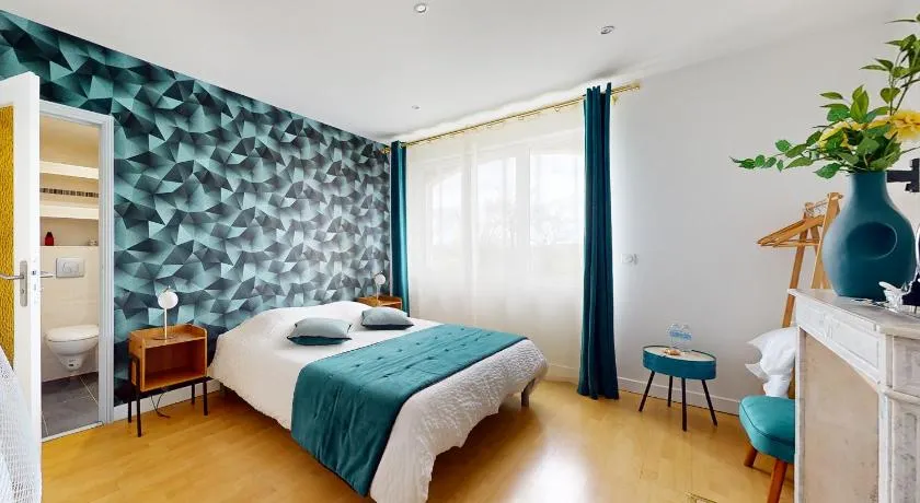 Chambre au Manoir de l'Onde, au bord de l'Yonne, près de Sens - Image 1