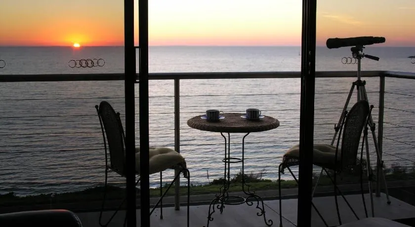 Clifftop Apartments Portland Vic - Image 1