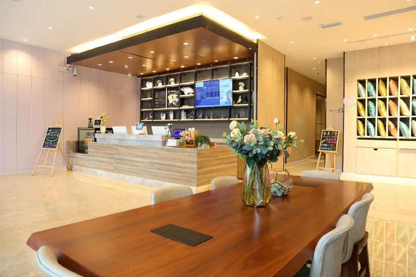 Hanting Premium Hotel Liuzhou Riverside Park - Image 1