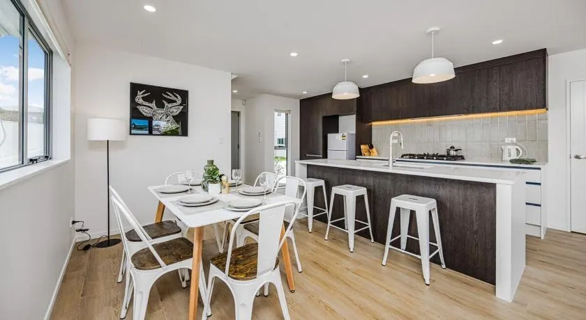Central 4BR Brand New Home with free parking - Image 1