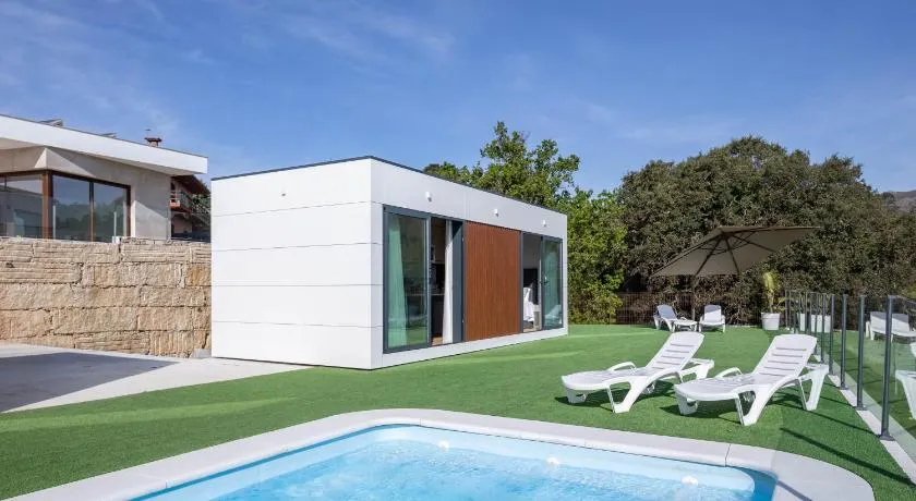 Ferienwohnung mit Pool, Terrasse und Garten | Strandblick | Perfekt für die Arbeit von Zuhause - Image 1