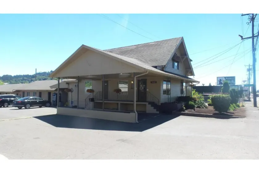 Del Rancho Motel - Image 1