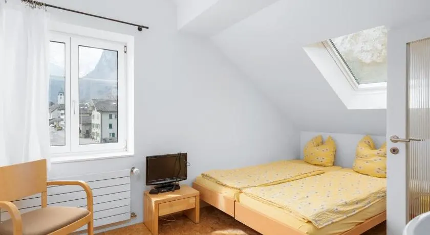 Bed and Breakfast near Glarus - Parking & Lake - Image 1