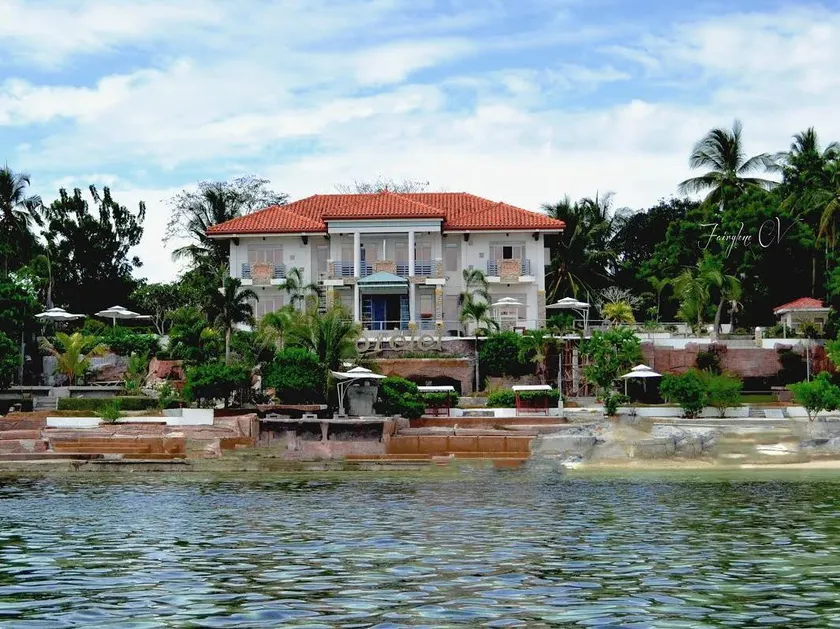Lorelei Beach Resort - Image 1