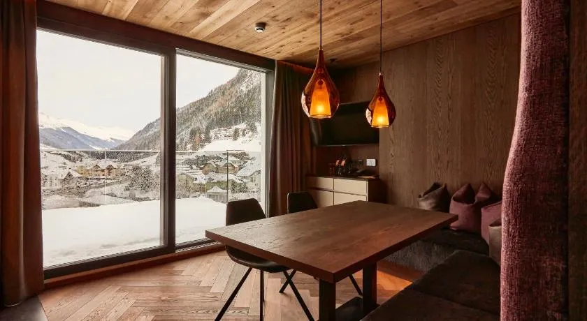 Hotel Alpina - Image 1