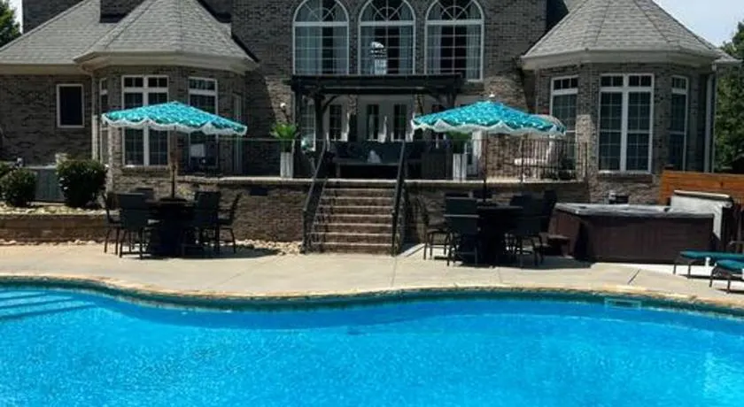 Luxury Estate - Image 1