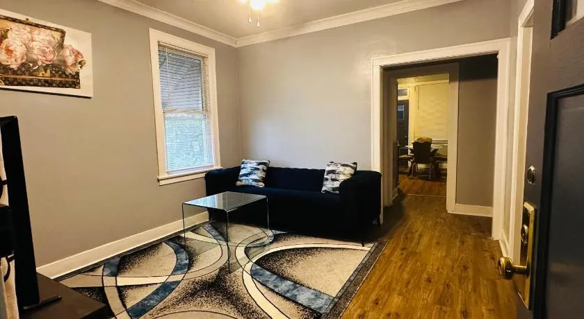 Cozy in Hyde Park Greater Grand Crossing - Image 1