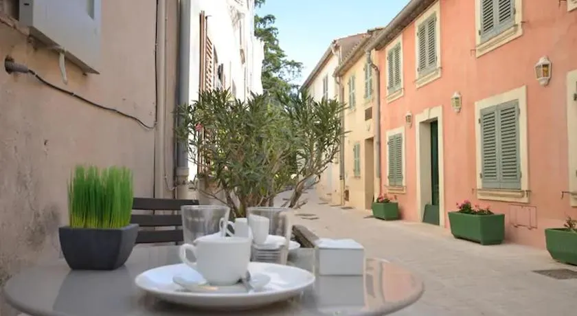 appartements 3 studios pour 2 ou 3 ou 5 ou 6 per centre ville Saint Tropez avec parking - Image 1