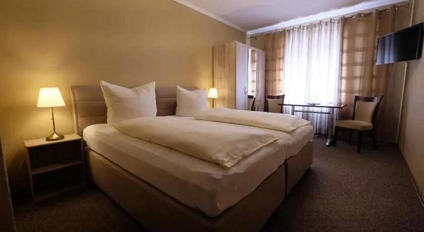 Hotel Grüner Kranz - Image 1