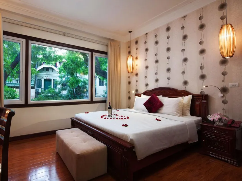 Hanoi Golden Moon Hotel & Travel - Image 1