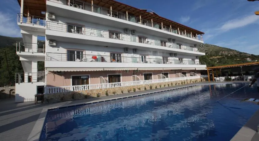 Hotel Riviera - Image 1