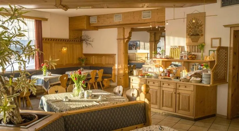 Hotel Pension Sonnenuhr - Image 1