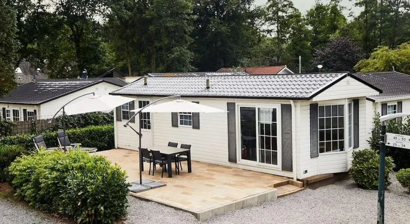4 persons chalet Valkenbosch situated in the forested area - Image 1