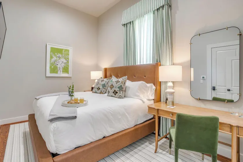 Nutt House Hotel - Image 1