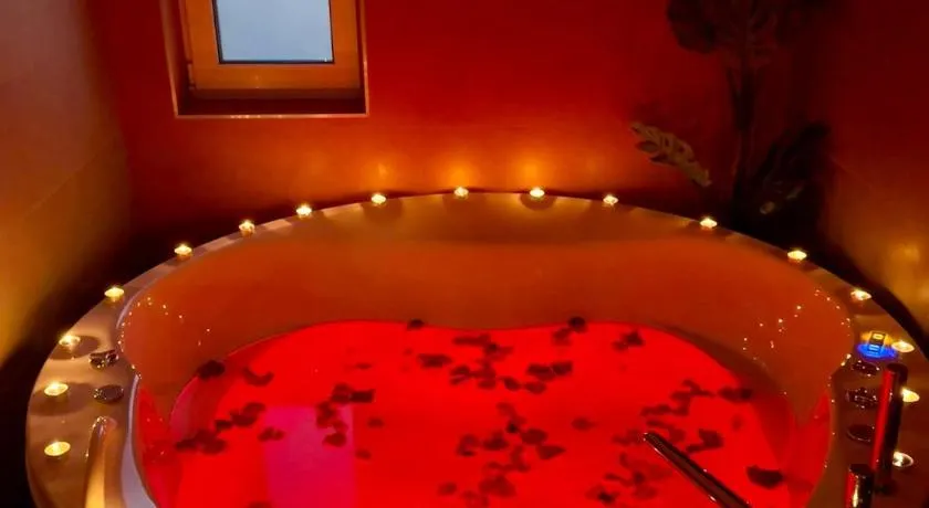 Jacuzzi Romantic - Image 1