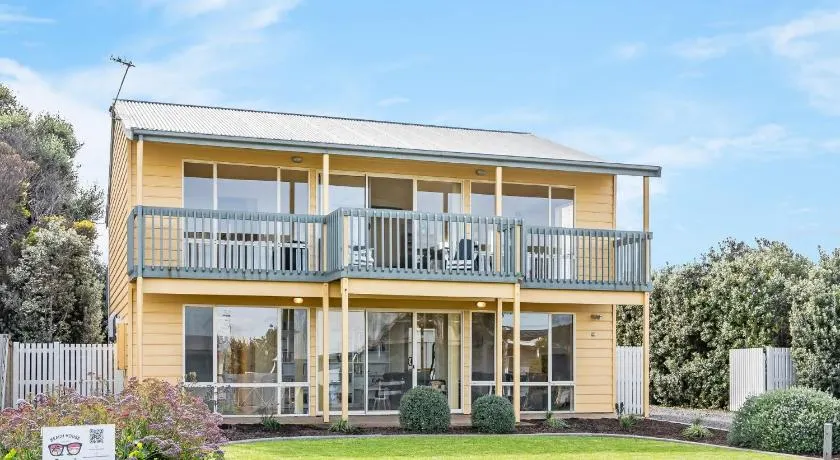 Sunnys Beachhouse - 70 Hargreaves Rd, Middleton - Image 1