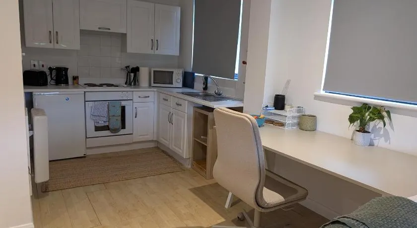 Studio Apartment - Iver Heath - Image 1