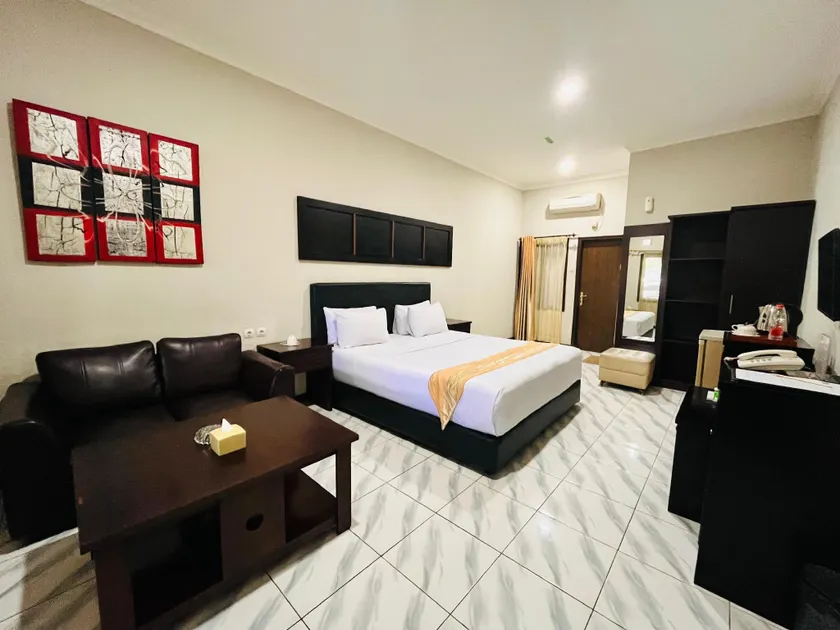 Hotel Grand Pangestu - Image 1