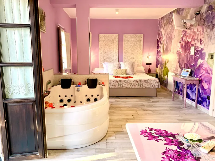 Akla Suites con Jacuzzi Santillana - Image 1