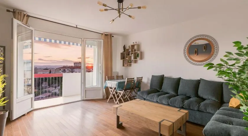 Top floor apartment - 2 chambres, Free Wifi & Parking & Sunset by ImmoConciergerie - Image 1