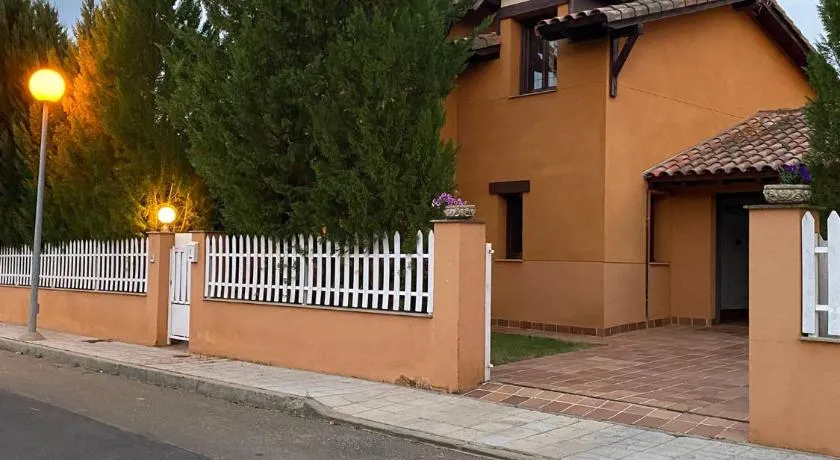 Petite Maison - Image 1