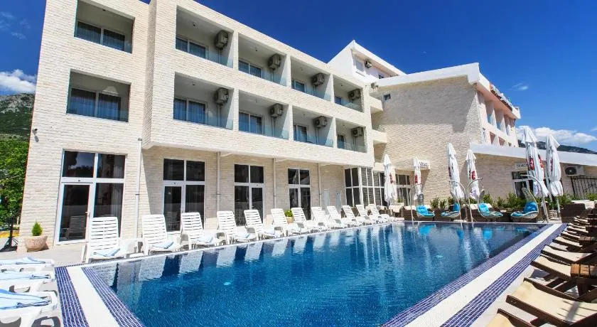 Sutomore Akapulco Hotel - Image 1