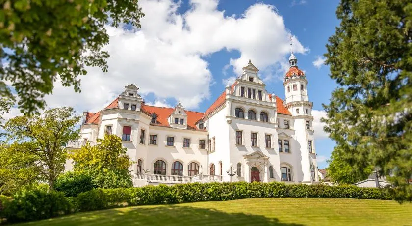 Schloss Groß Lüsewitz - Image 1
